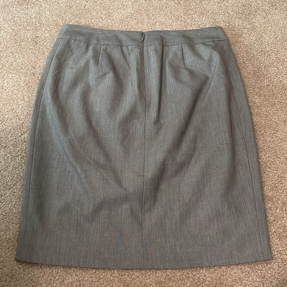 The Limited Size 2 Grey Straight Line Skirt - Picture 5 of 8